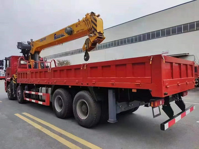 国六陕汽20吨徐工随车吊 高效运输与起重作业的完美结合